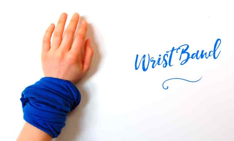 Woman wearing a Buff as a wrist band