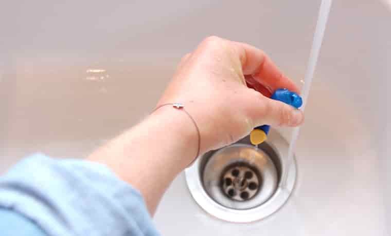 How to clean a camelbak