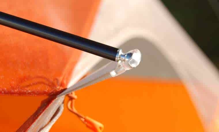 Pole connection on cross pole of tent