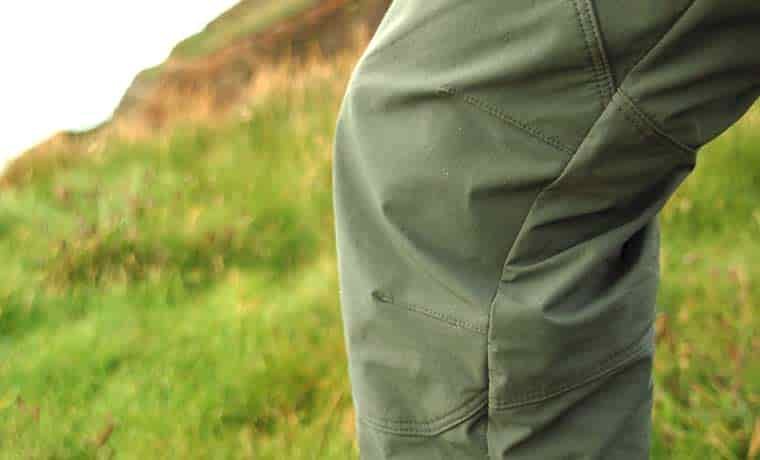 Articulated knee of hiking pants