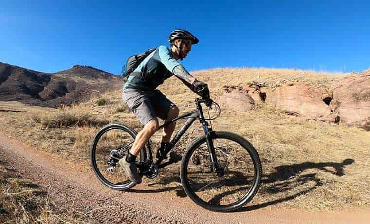 Main biking off road
