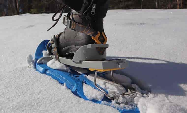 Snowshoe with heel raiser
