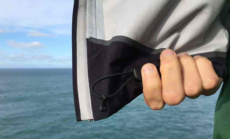 Jacket hem toggle