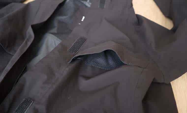 Jacket chest vent