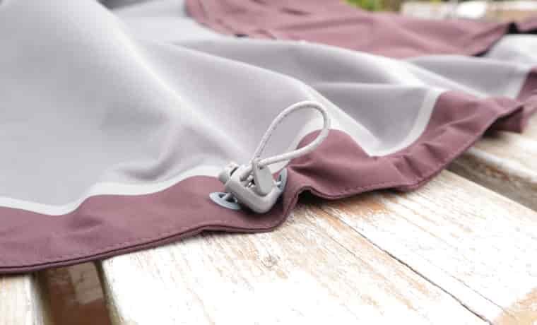 Jacket hem toggle