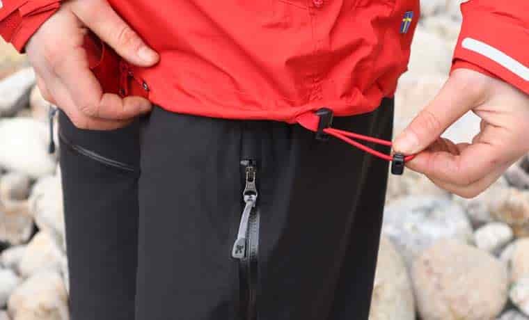 Jacket hem toggle