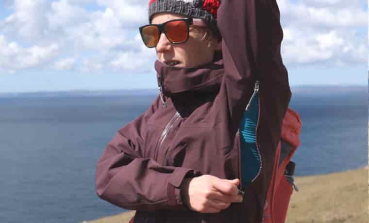 Leeward jacket pit vents