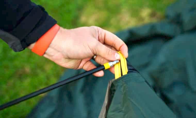 Putting tent up