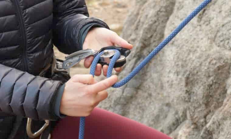Setting up a grigri for climbing 1