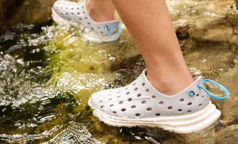 Kane shoes in water