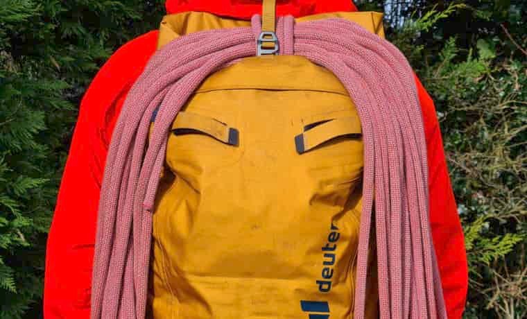 Backpack carrying climbing rope