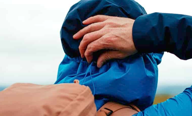 Adjusting jacket hood