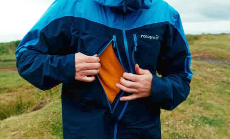 Jacket chest vent