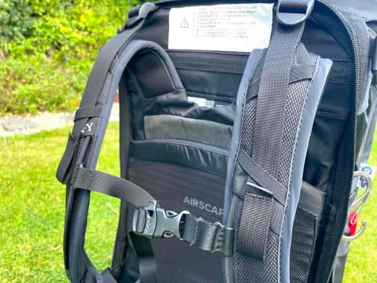 Shoulder straps of child carrier