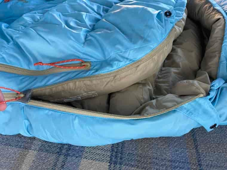 Entry zip of sleeping bag