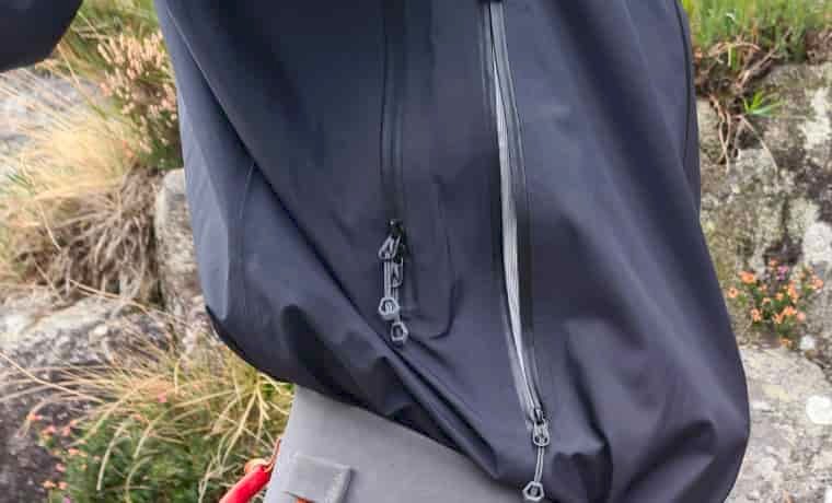 Jacket pit vents